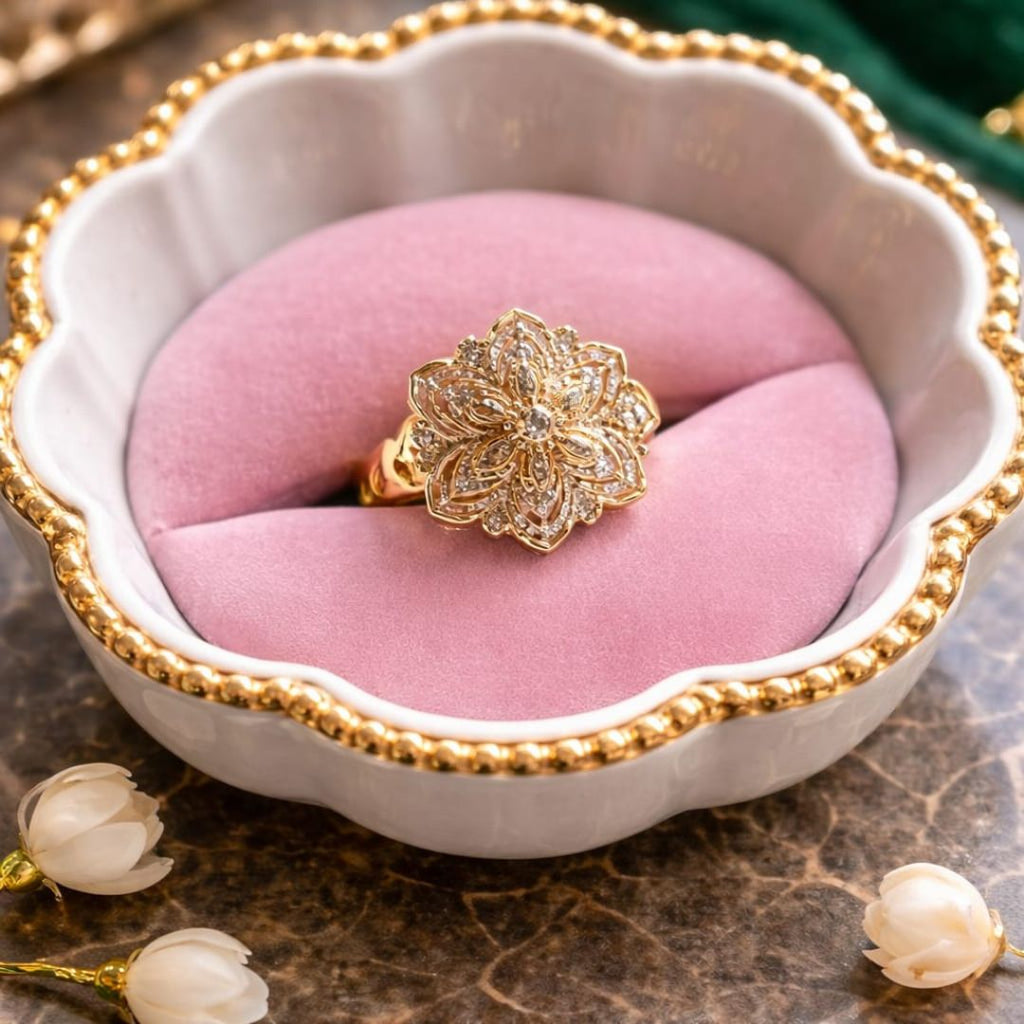 ✨ Elegant Floral Gold Ring 💍🌸