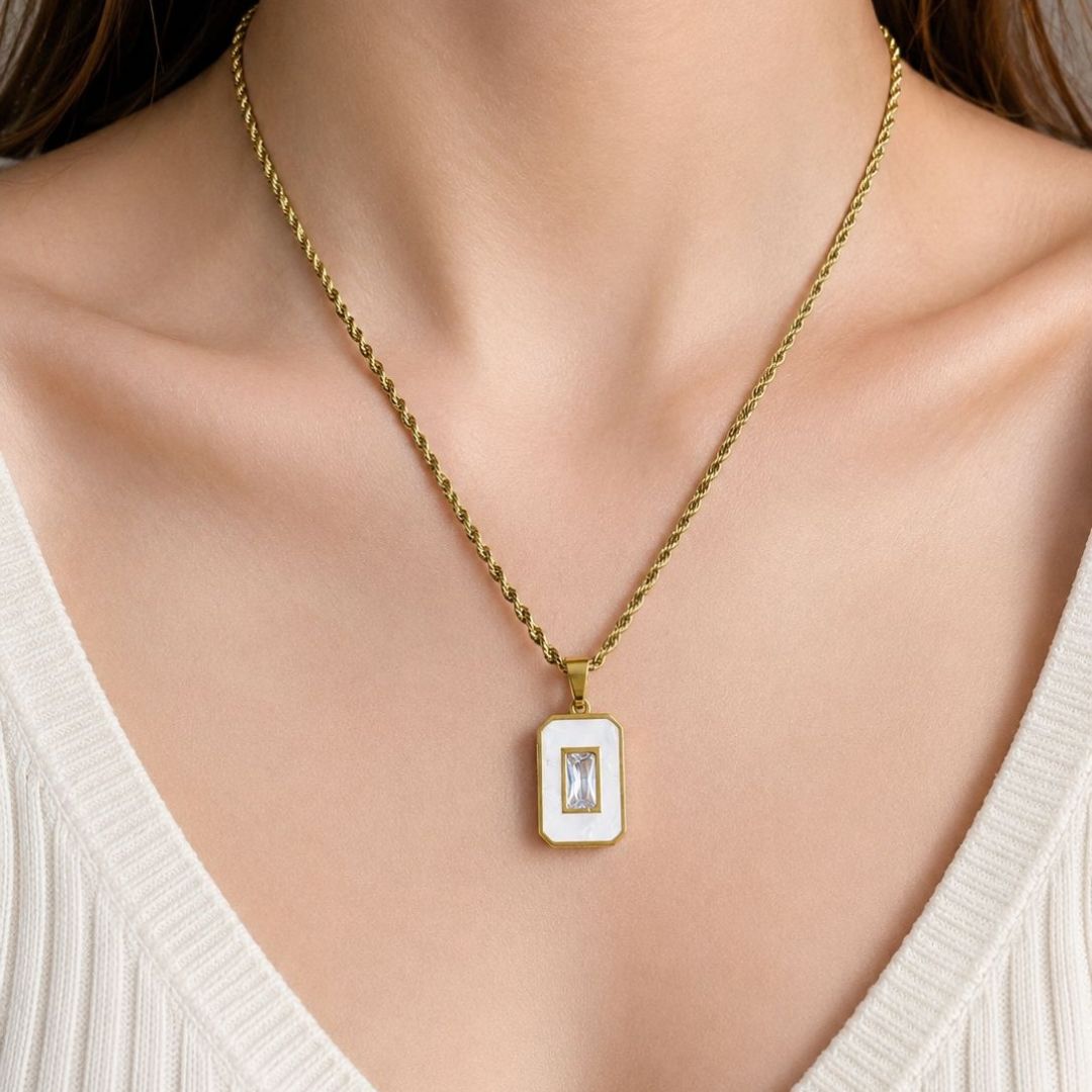 Elegant White Pendant Lockit