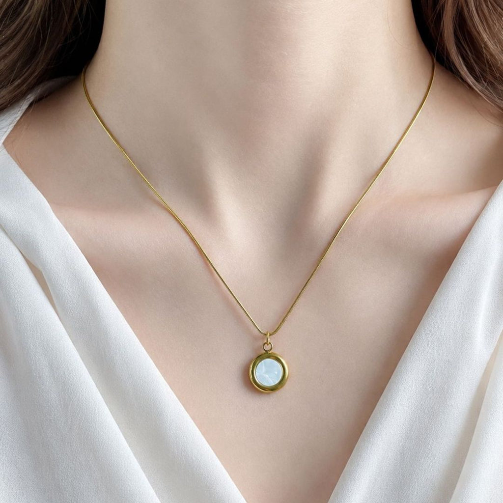 Elegant Round Pendant Lockit