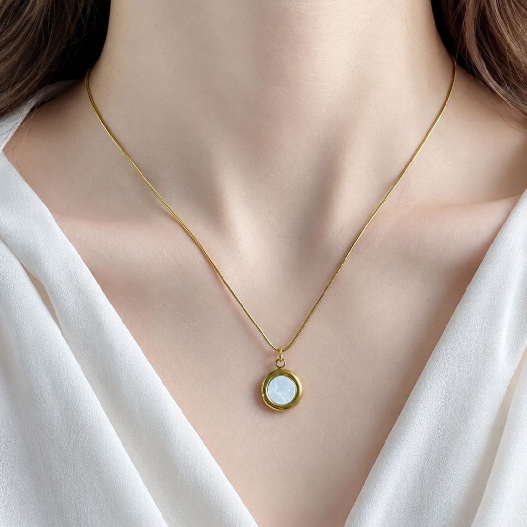 Elegant Round Pendant Lockit