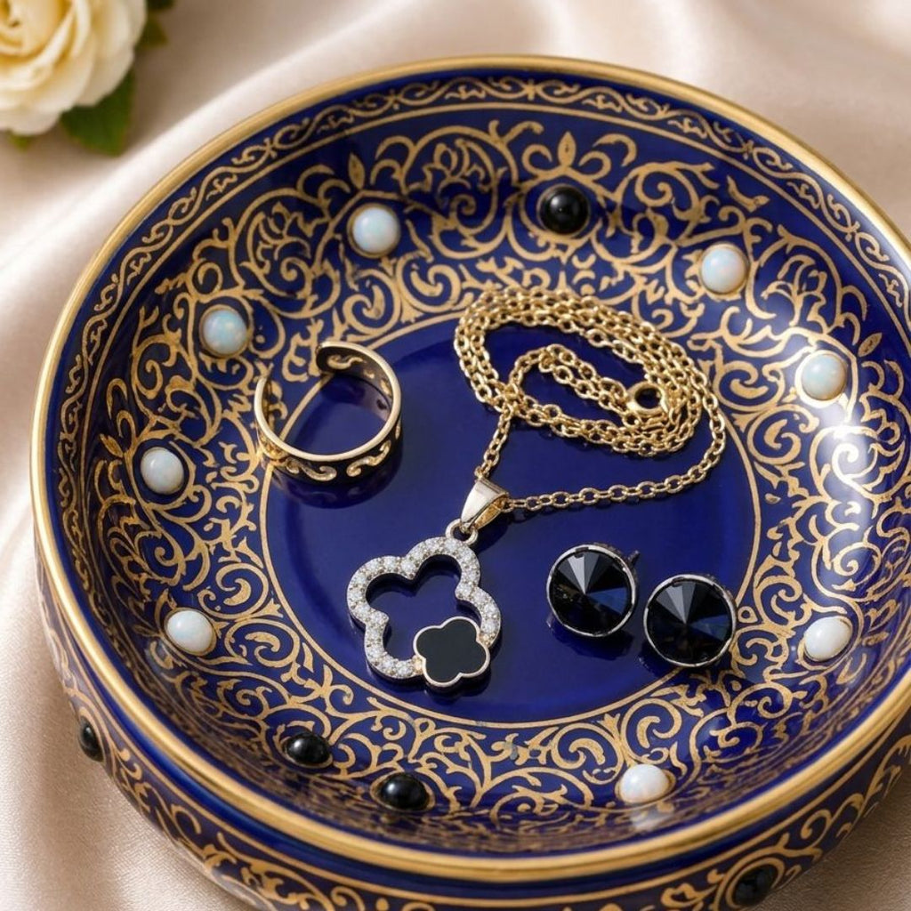 Elegant Black Clover Jewelry Set