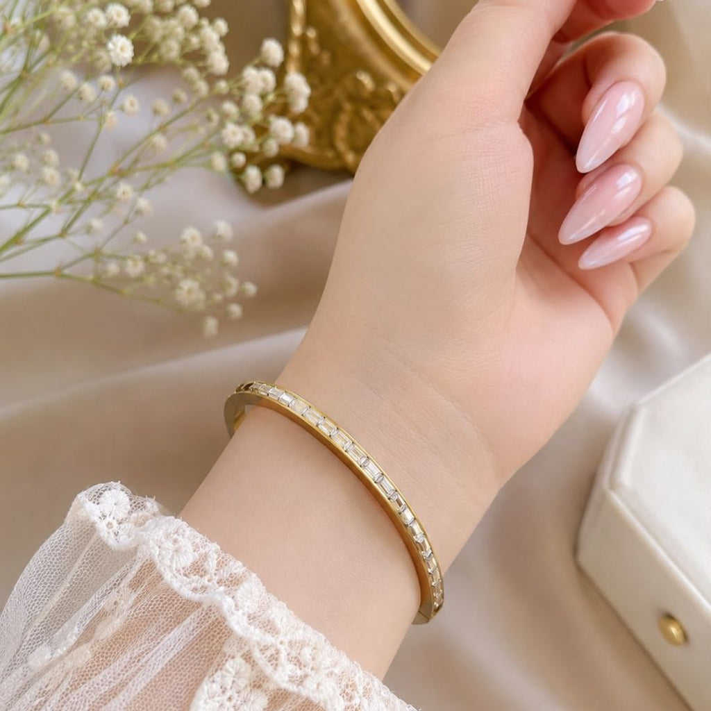 Elegant Zircon Stone Handcuff