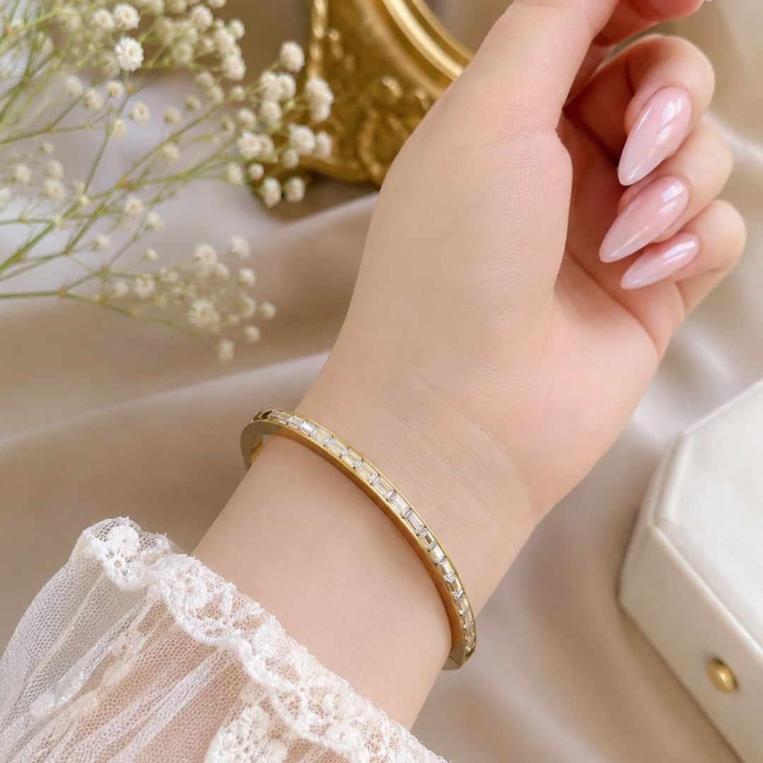 Elegant Zircon Stone Handcuff
