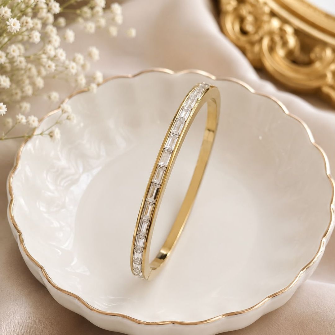 Elegant Zircon Stone Handcuff