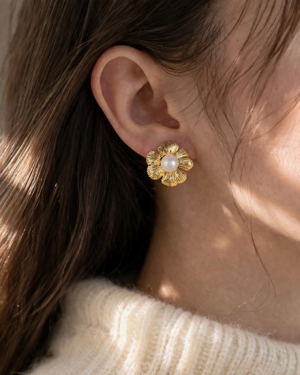 Golden Pearl Flower Earrings 🌸✨